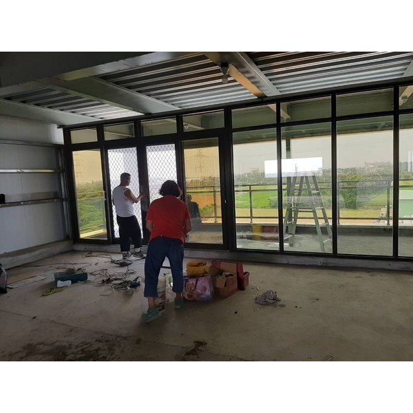 電動捲門。落地氣密窗安裝工程-佳德金屬企業社