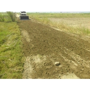 級配鋪攤刮平夯壓