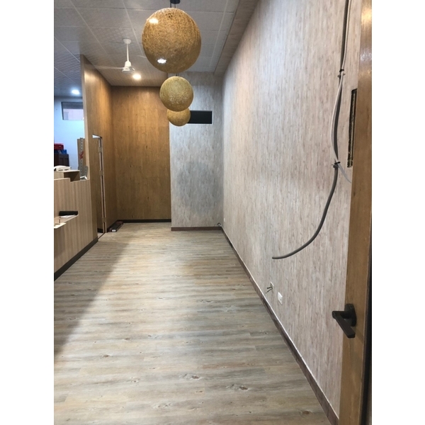 鍋燒麵店-壁紙塑膠地磚施作-居久屋企業有限公司