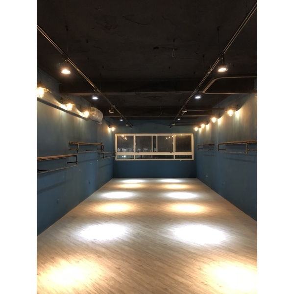 桃園西裝店工業風設計施工,居久屋企業有限公司