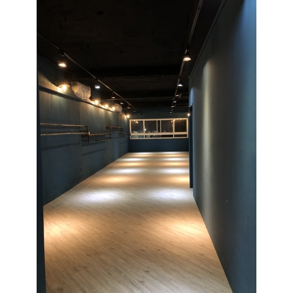 桃園西裝店工業風設計施工,居久屋企業有限公司