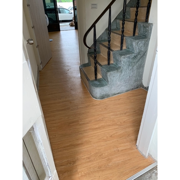 斗六-塑膠地磚灰色捲簾施作-居久屋企業有限公司