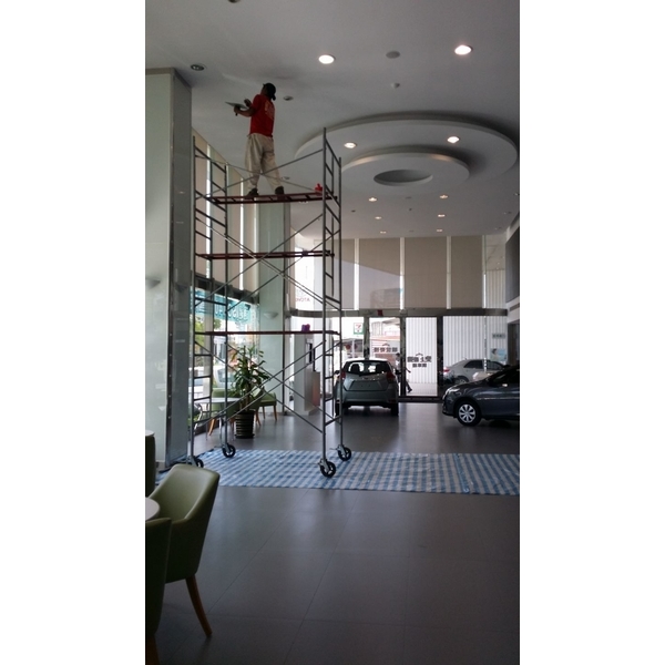 TOYOTA永大營業所展示場天花板補漆,高億統包工程