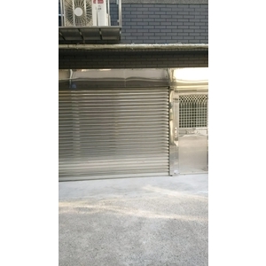 白鐵電動捲門