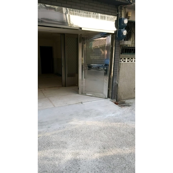 白鐵電動捲門-銓盛鍛造工程行