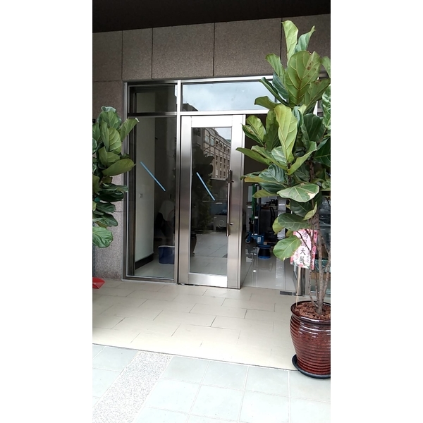 地鉸鏈大門白鐵大門