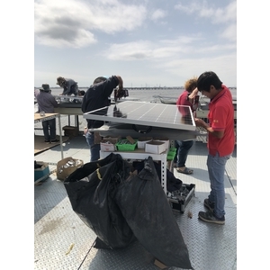 水上太陽能板組裝