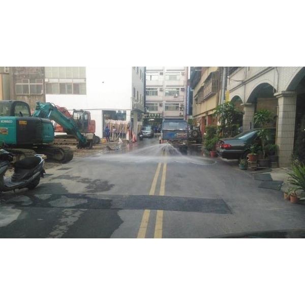 灑水車出租、水運送載,尚好重機工程有限公司