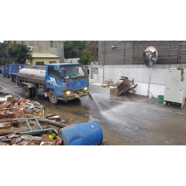 灑水車出租、水運送載,尚好重機工程有限公司