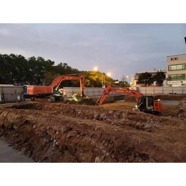 基礎開挖工程