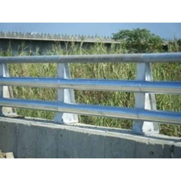 三層鋼板護欄-宏鼎鋼鐵興業股份有限公司