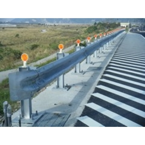 鋼板護欄-宏鼎鋼鐵興業股份有限公司