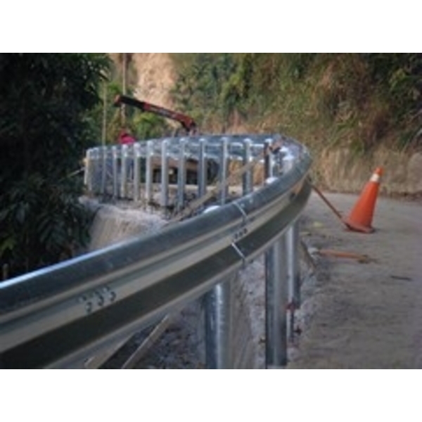 鋼板護欄,宏鼎鋼鐵興業股份有限公司