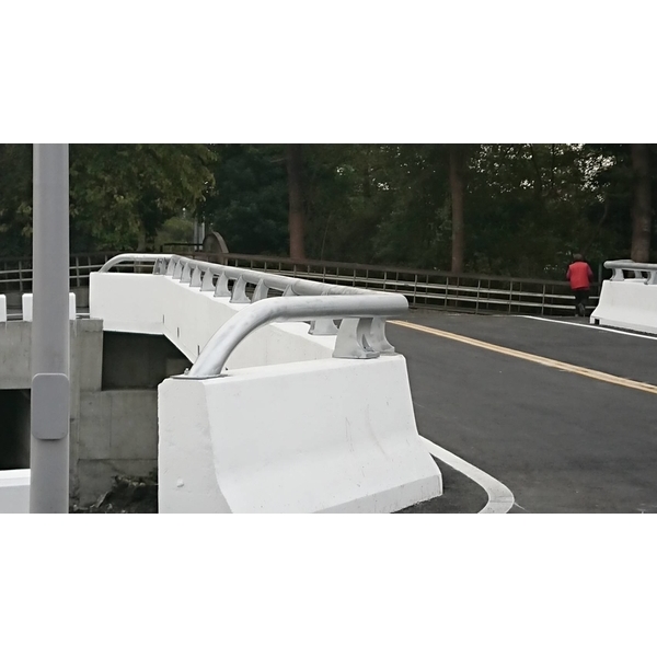 鋼管護欄-宏鼎鋼鐵興業股份有限公司