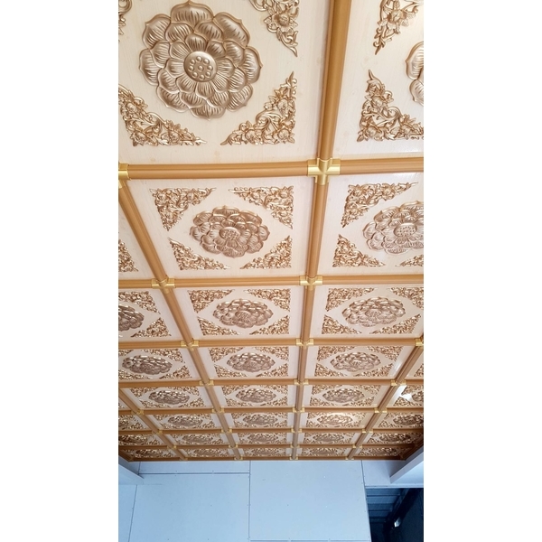 金碧輝煌天花板