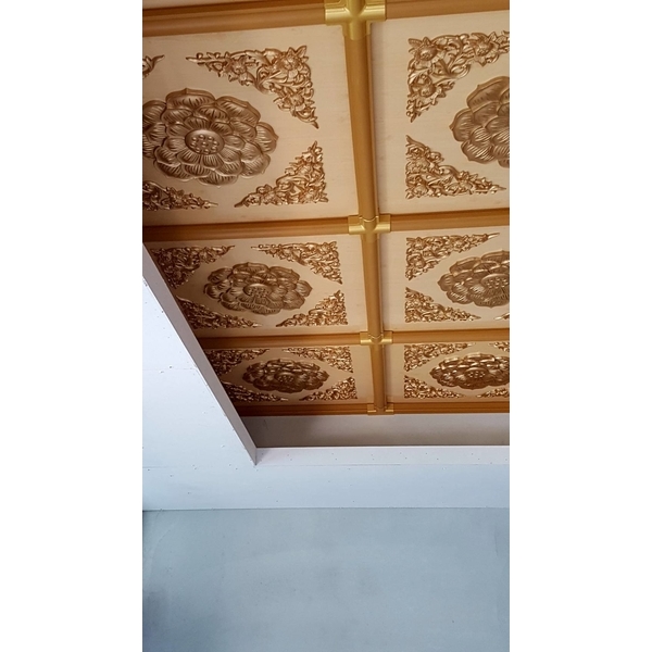 金碧輝煌天花板