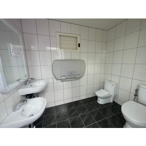 親子廁所 , 合發水泥加工所