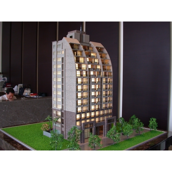 僑聯彌敦道 僑聯彌敦道-黃烱祥建築師事務所