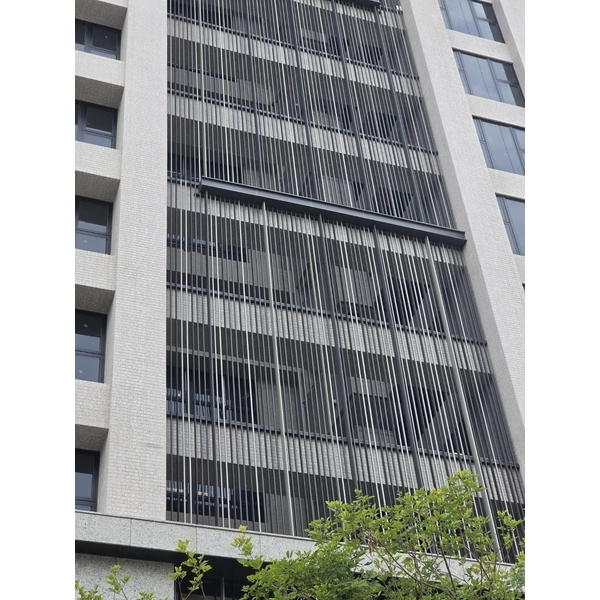 台中格柵工程實績｜台中大樓陽台外牆鋁格柵工程