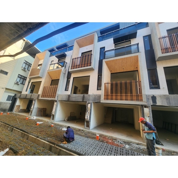 台中格柵工程實績｜台中鋁格柵陽台工程-金鋁光鋁業有限公司