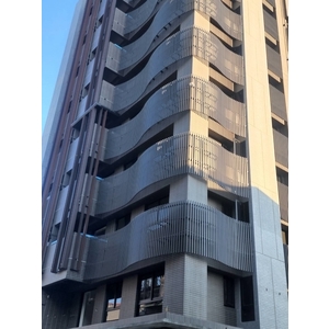 台中格柵工程實績｜台中社區大樓外牆鋁格柵工程