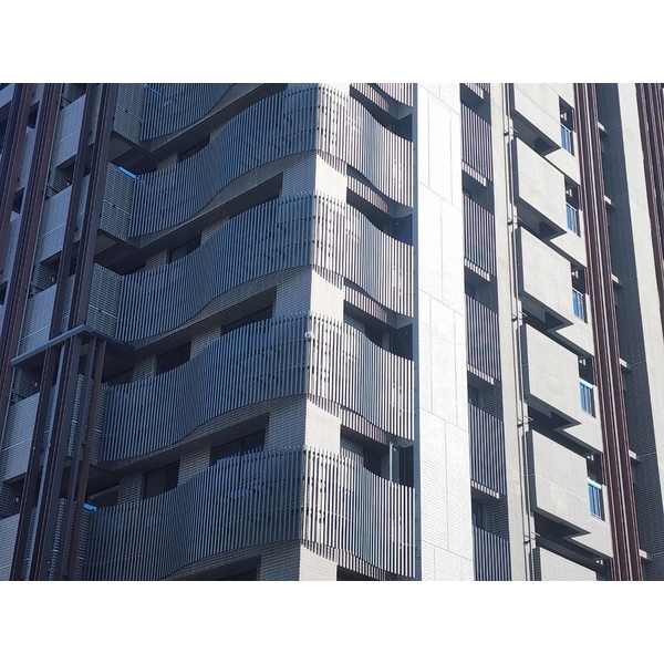 台中格柵工程實績｜台中社區大樓外牆鋁格柵工程
