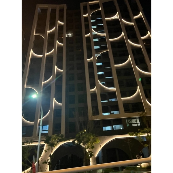 台中格柵工程實績｜台中大樓外牆造型鋁格柵工程