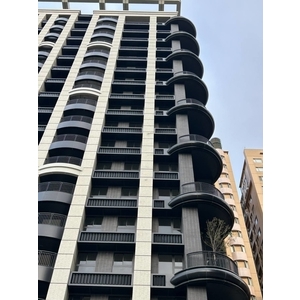 台中格柵工程實績｜台中大樓外牆陽台鋁格柵工程