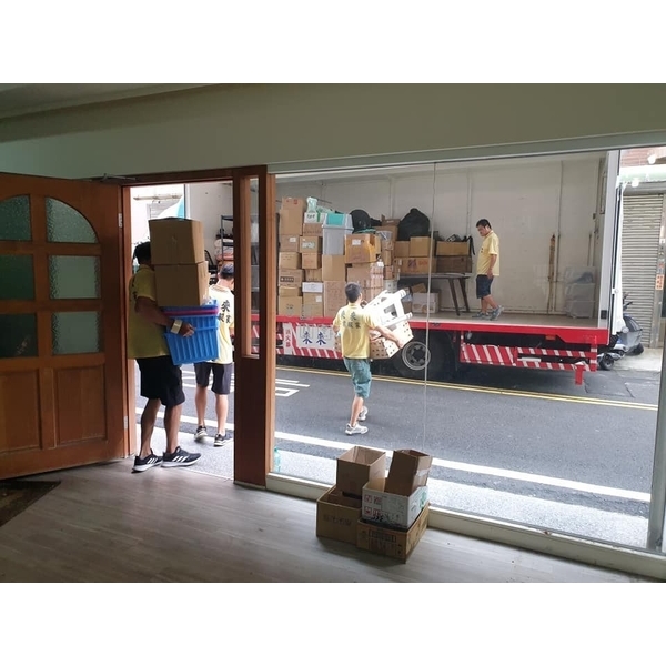 11噸歐翼可側掀箱型大貨車,來來專業搬家公司