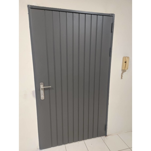 玄關門安裝更新-真品商行