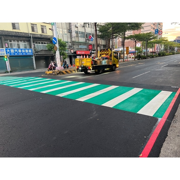 人行道－冷塑型彩色止滑道路塗料-新晟化工原料企業有限公司