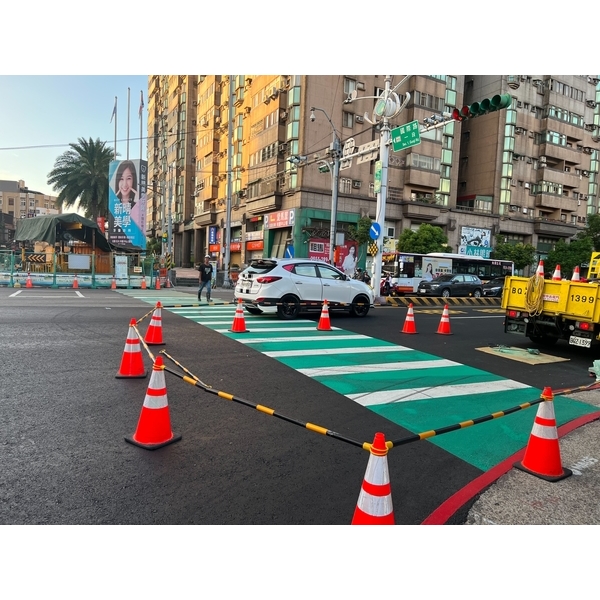 人行道－冷塑型彩色止滑道路塗料-新晟化工原料企業有限公司