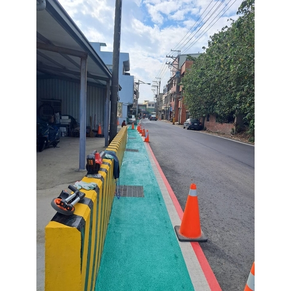 人行道－冷塑型彩色止滑道路塗料-新晟化工原料企業有限公司