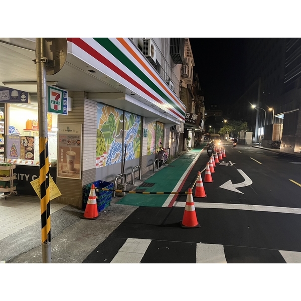 人行道－冷塑型彩色止滑道路塗料-新晟化工原料企業有限公司