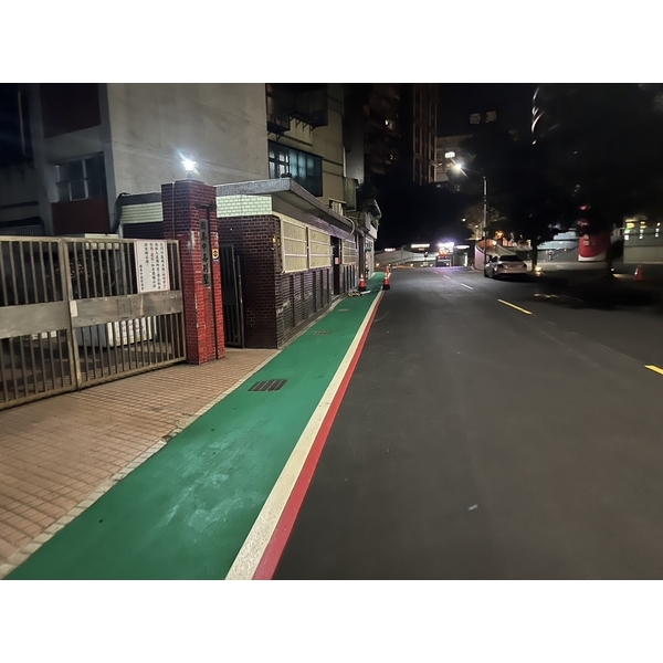 人行道－冷塑型彩色止滑道路塗料-新晟化工原料企業有限公司