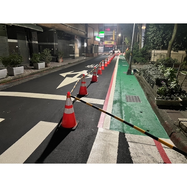 人行道－冷塑型彩色止滑道路塗料-新晟化工原料企業有限公司