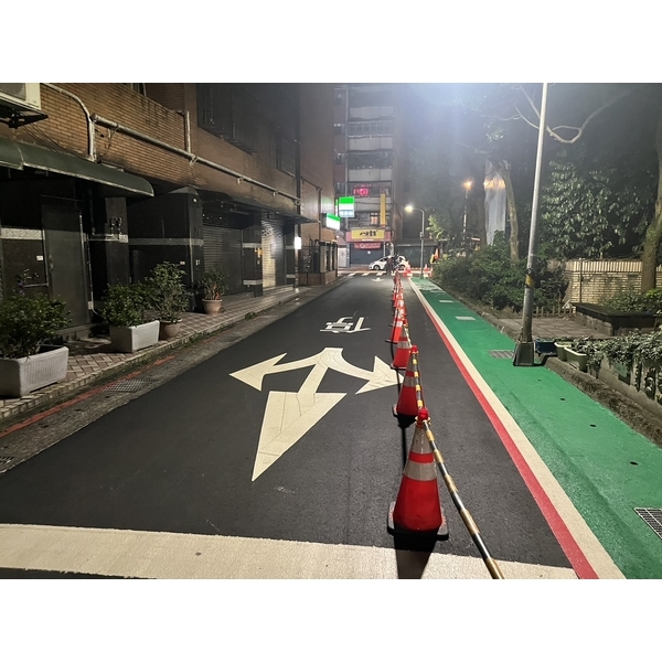 人行道－冷塑型彩色止滑道路塗料-新晟化工原料企業有限公司