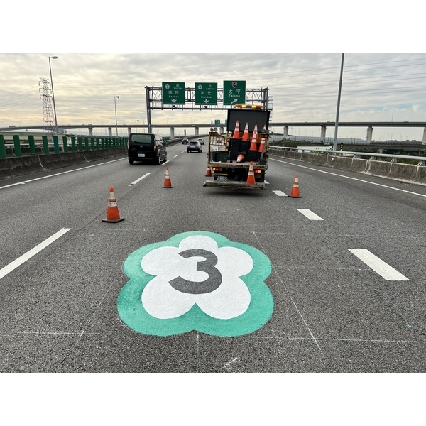國3霧峰交流道道路編號塗料工程-新晟化工原料企業有限公司