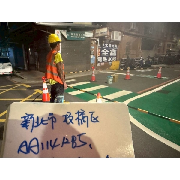 人行道－冷塑型彩色止滑道路塗料-新晟化工原料企業有限公司