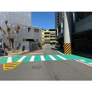 新竹市西大路棒球場周邊冷塑型彩色止滑道路塗料工程 - 新晟化工原料企業有限公司