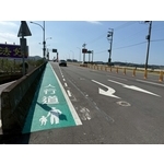 竹林大橋人行道－冷塑型彩色止滑道路塗料 - 新晟化工原料企業有限公司