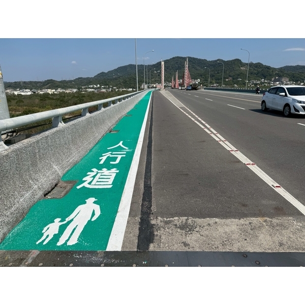 竹林大橋人行道－冷塑型彩色止滑道路塗料-新晟化工原料企業有限公司