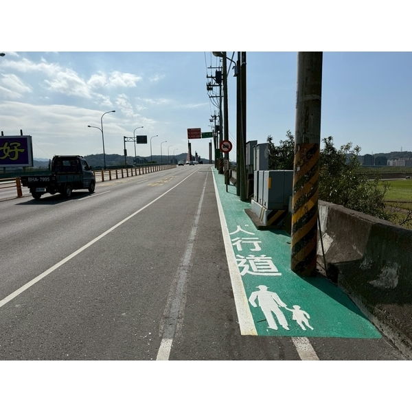 竹林大橋人行道－冷塑型彩色止滑道路塗料-新晟化工原料企業有限公司