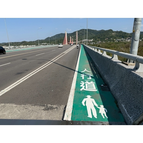 竹林大橋人行道－冷塑型彩色止滑道路塗料-新晟化工原料企業有限公司