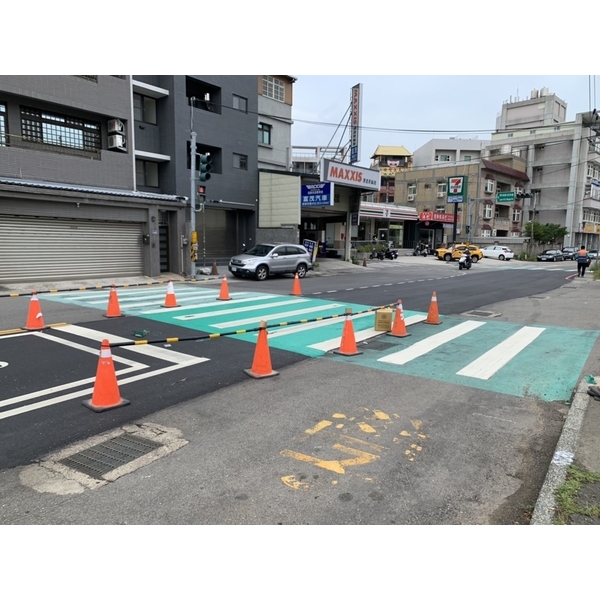 斑馬線－冷塑型彩色止滑道路塗料,新晟化工原料企業有限公司