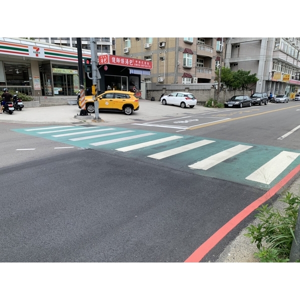 斑馬線－冷塑型彩色止滑道路塗料-新晟化工原料企業有限公司