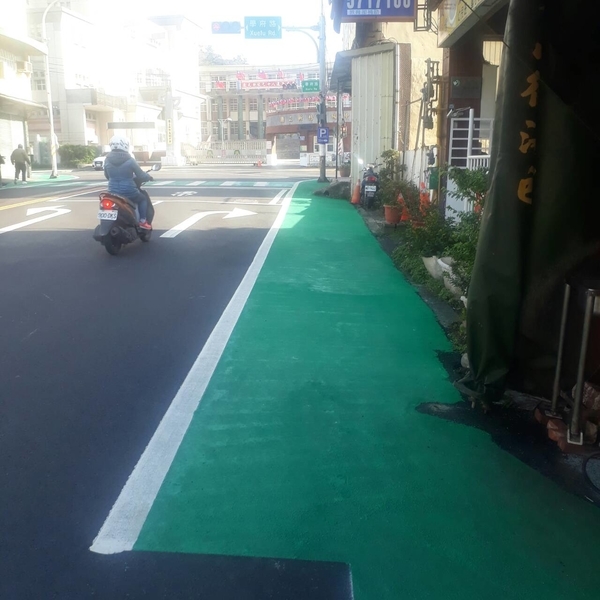 人行道－冷塑型彩色止滑道路塗料-新晟化工原料企業有限公司