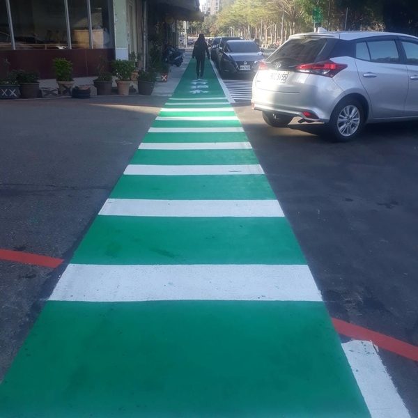 人行道－冷塑型彩色止滑道路塗料-新晟化工原料企業有限公司