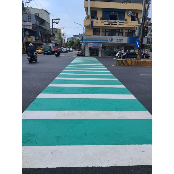 冷塑型彩色止滑道路塗料-道路斑馬線施工