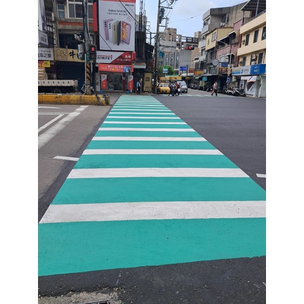 冷塑型彩色止滑道路塗料-道路斑馬線施工